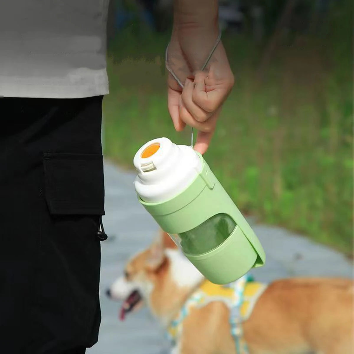 Tragbare Hunde-Katzen-Wasserflasche mit Futter- und Wasserbehälter